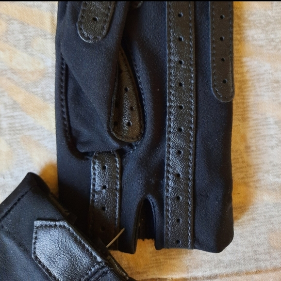 Women's stretch spandex black NWOT gloves. - Picture 6 of 9